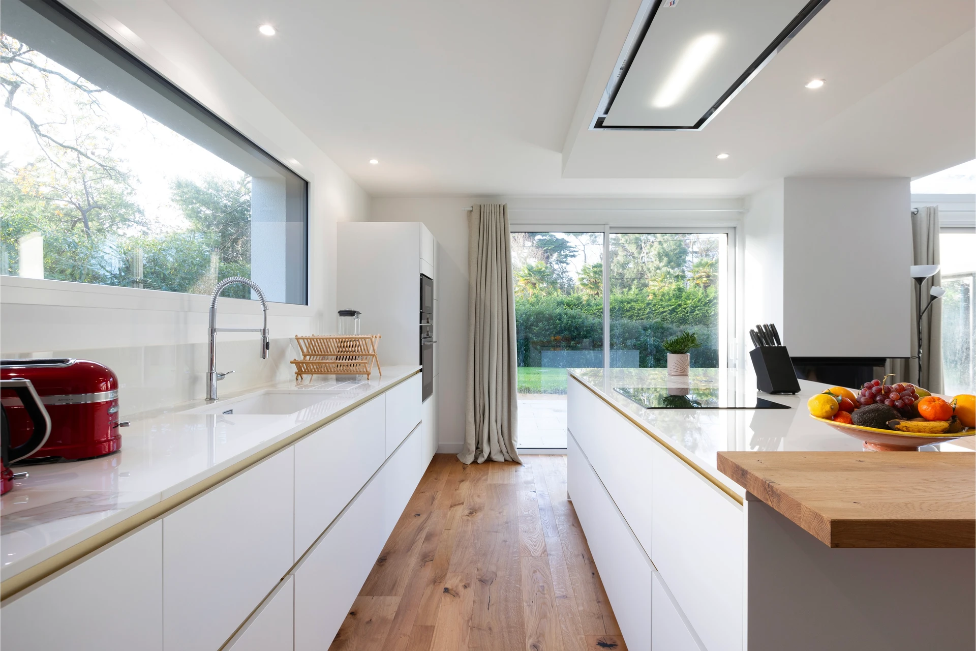 CUISINE DOUBLE MEUBLE AVEC PARQUET BOIS