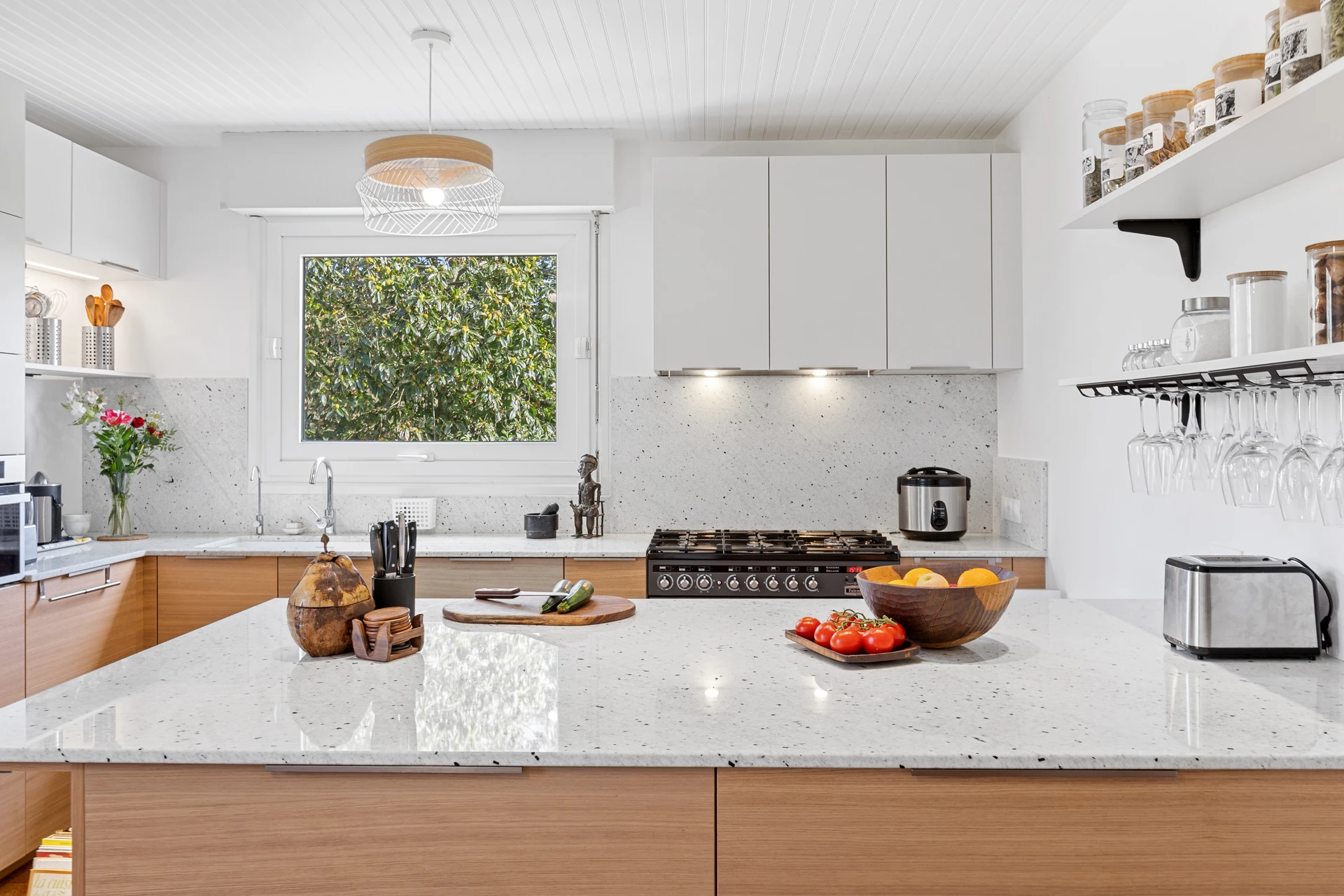 cuisine traditionnel plan de travail granit et décoration