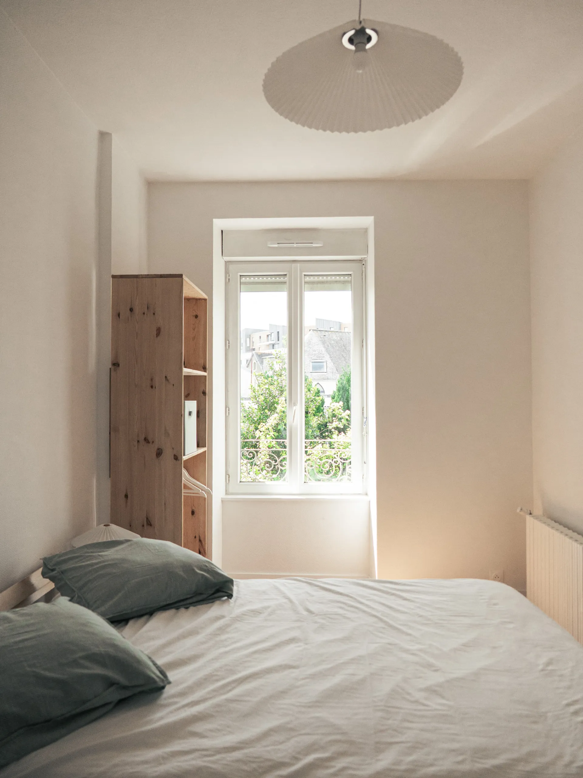 CHAMBRE PARENTALE AVEC VUE SUR LE JARDIN